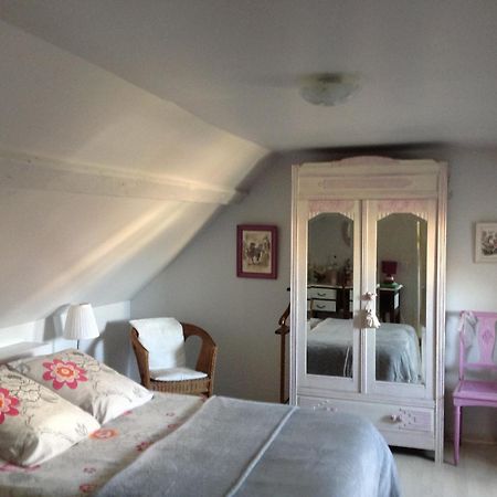Le Jardin Des Poules Bed & Breakfast Thiétreville Exterior foto
