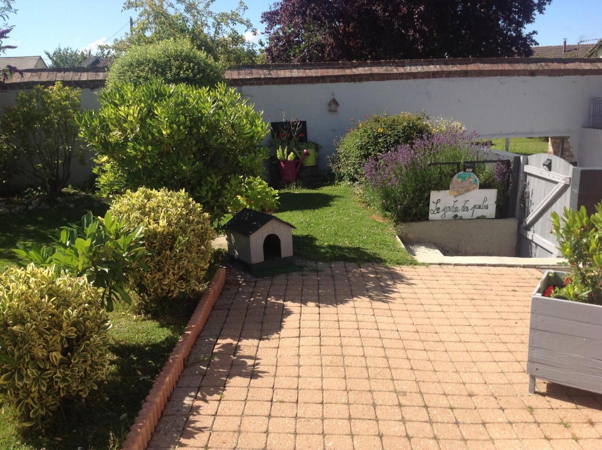 Le Jardin Des Poules Bed & Breakfast Thiétreville Exterior foto