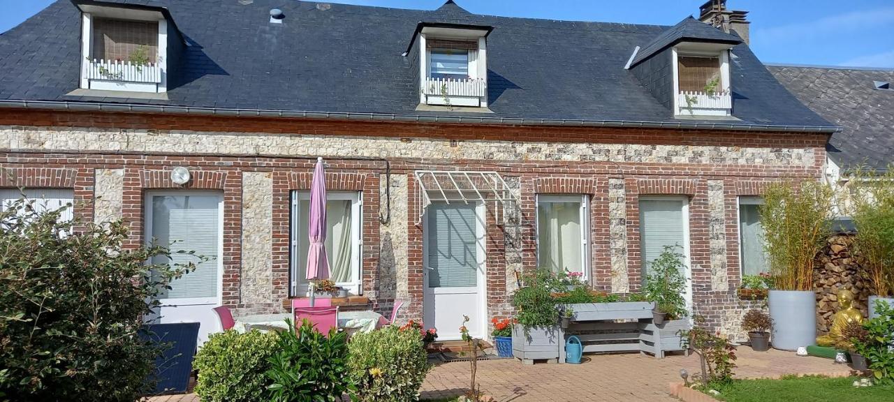 Le Jardin Des Poules Bed & Breakfast Thiétreville Exterior foto